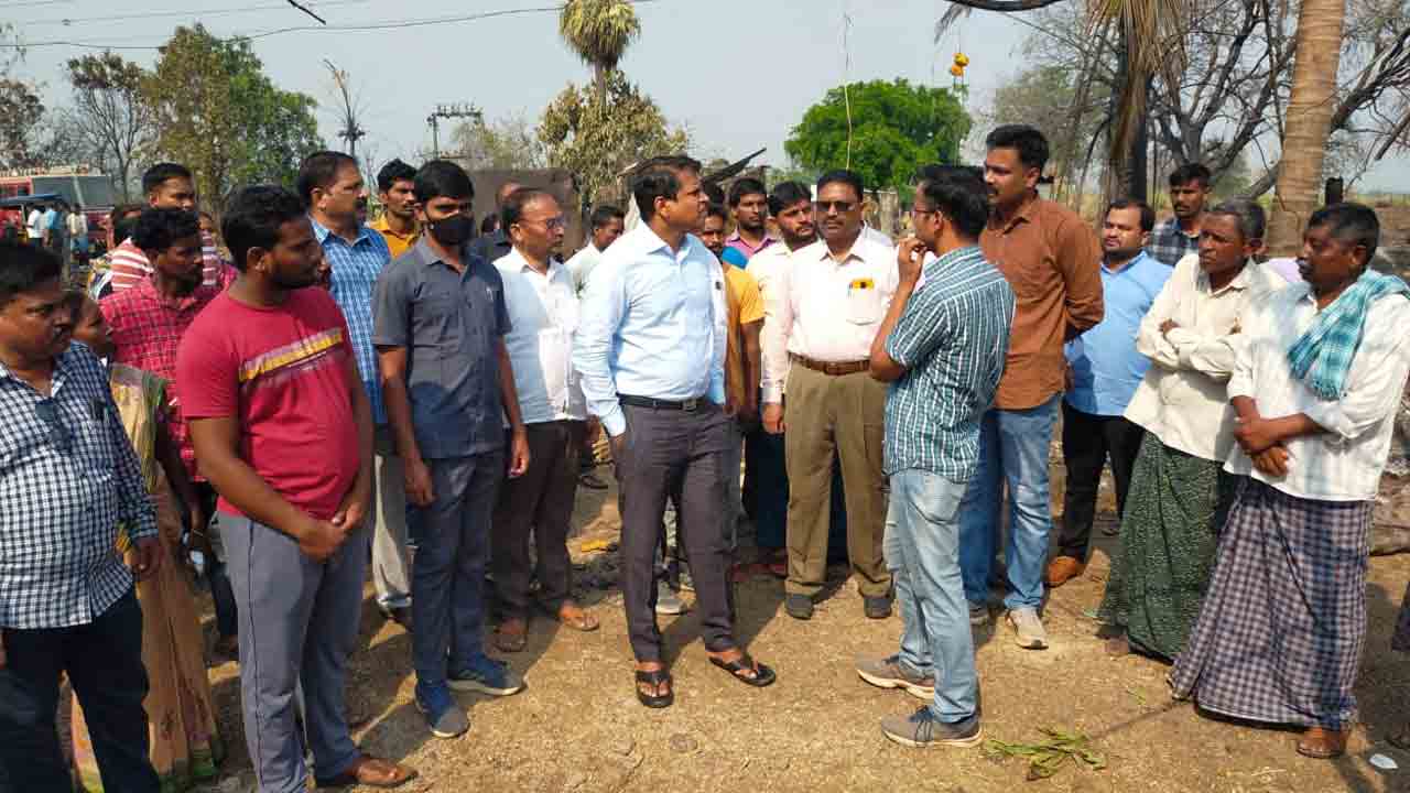 Mulugu | శనగకుంటను సందర్శించిన కలెక్టర్‌ కృష్ణ ఆదిత్య