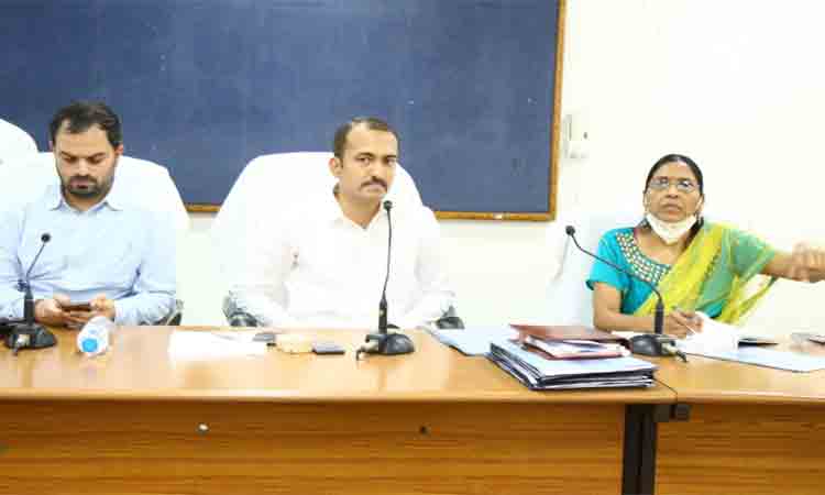 జ్యోతిరావు ఫూలే జయంతి వేడుకలకు ఏర్పాట్లు చేయాలి