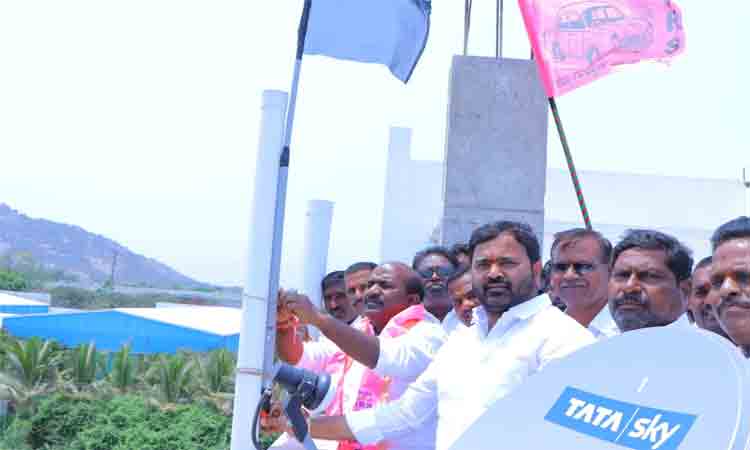 యాసంగి ధాన్యం కొనాలని ఆందోళన