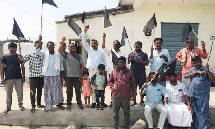 కేంద్రం తీరుపై నిరసనల హోరు