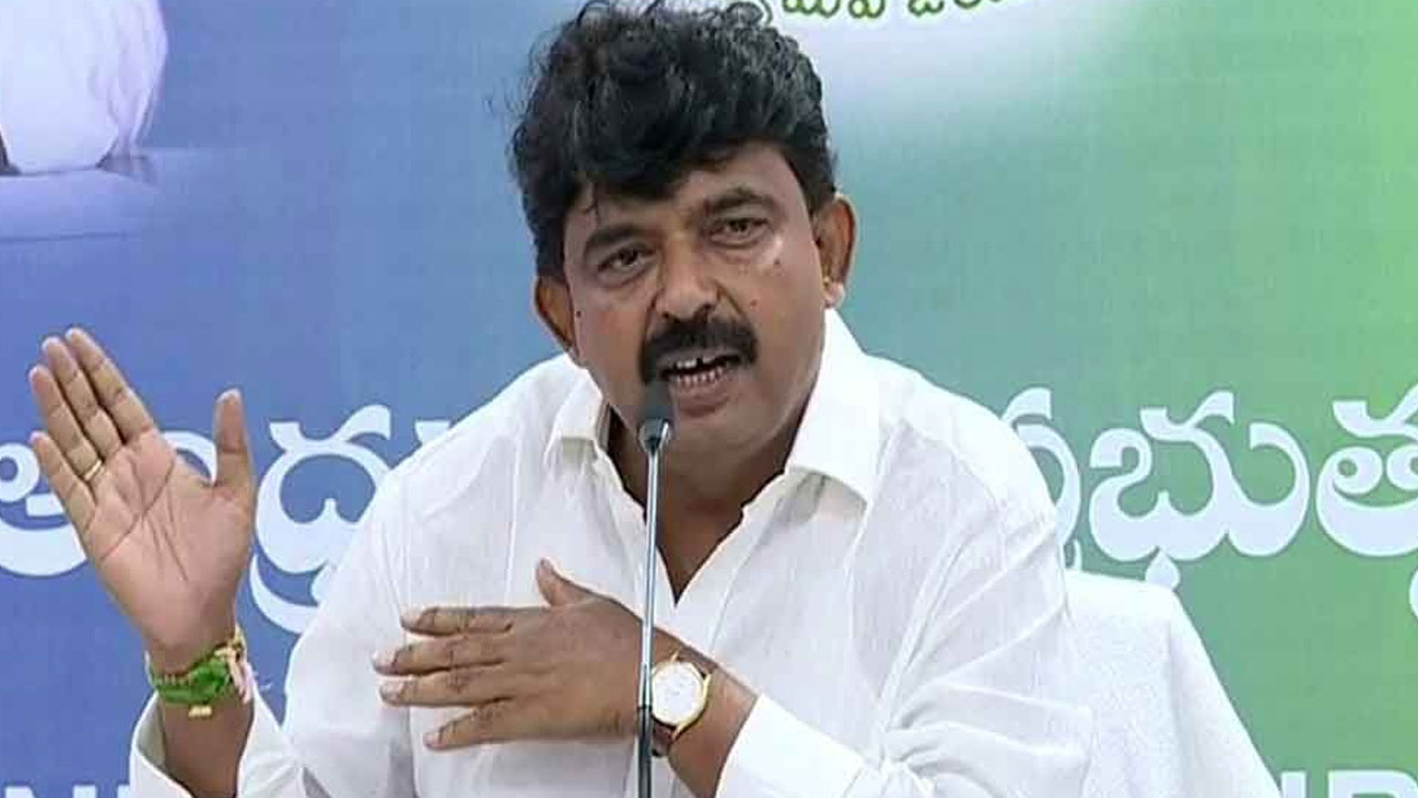 చంద్ర‌బాబు ద‌గ్గ‌ర వుంటూ.. బీజేపీకి క‌న్నుకొట్టే నైజం ప‌వ‌న్‌ది :  పేర్ని నాని ఫైర్