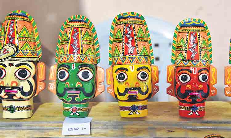 గిరిజన కళకు కొత్త నగిషీలు