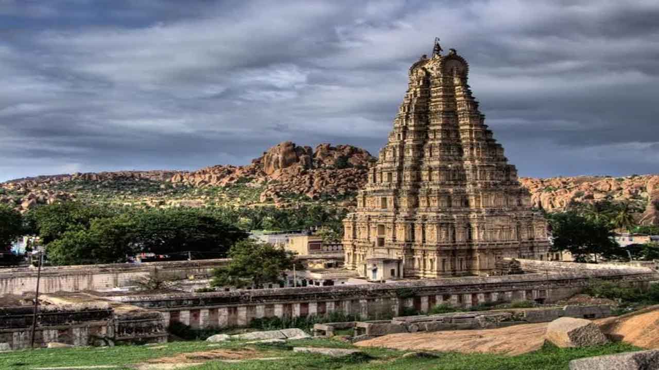 ఎవరి రాజమందిరం గురజాత్‌ నిర్మాణ సంస్కృతిని తెలియజేస్తుంది?