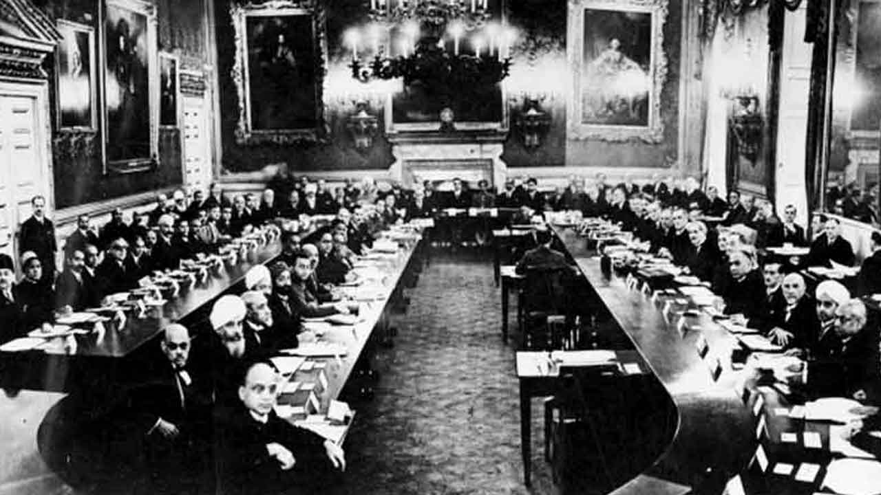 రెండో రౌండ్‌ టేబుల్ సమావేశంలో పాల్గొన్న మహిళా ప్రతినిధి ఎవరు?