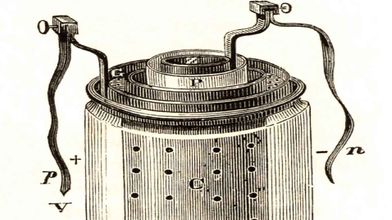 మొదటి విద్యుత్‌ ఘటాన్ని తయారు చేసింది ఎవరు?
