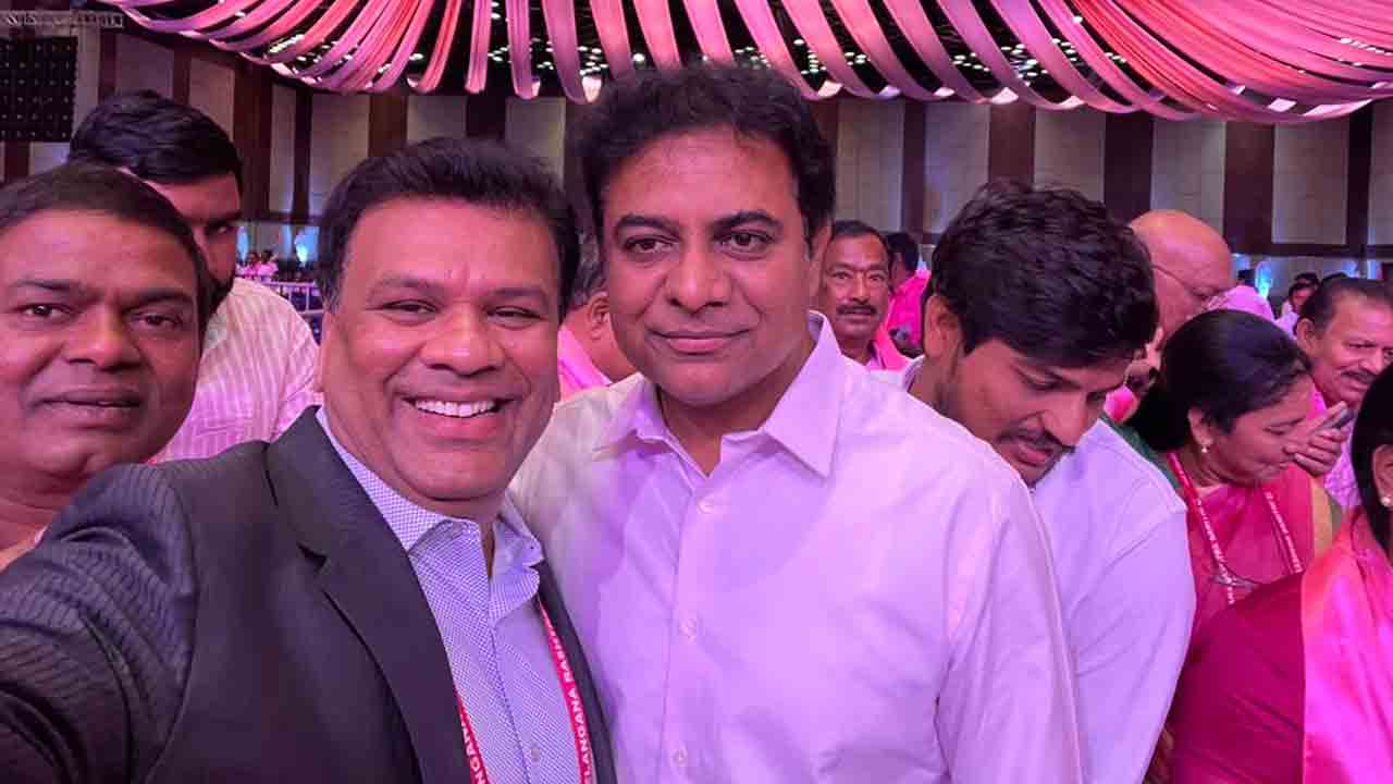 NRI | టీఆర్ఎస్ ప్లీనరీకి హాజరైన ఎన్నారై ప్రతినిధులు