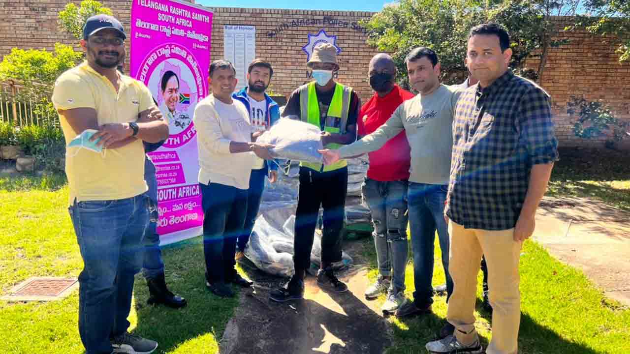 NRI | టీఆర్‌ఎస్‌ ఎన్నారై దక్షిణాఫ్రికా శాఖ ఆధ్వర్యంలో దుప్పట్ల పంపిణీ