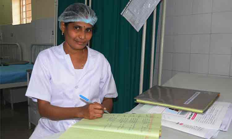 బీడీలు సుట్టిన చెయ్యితోనే..