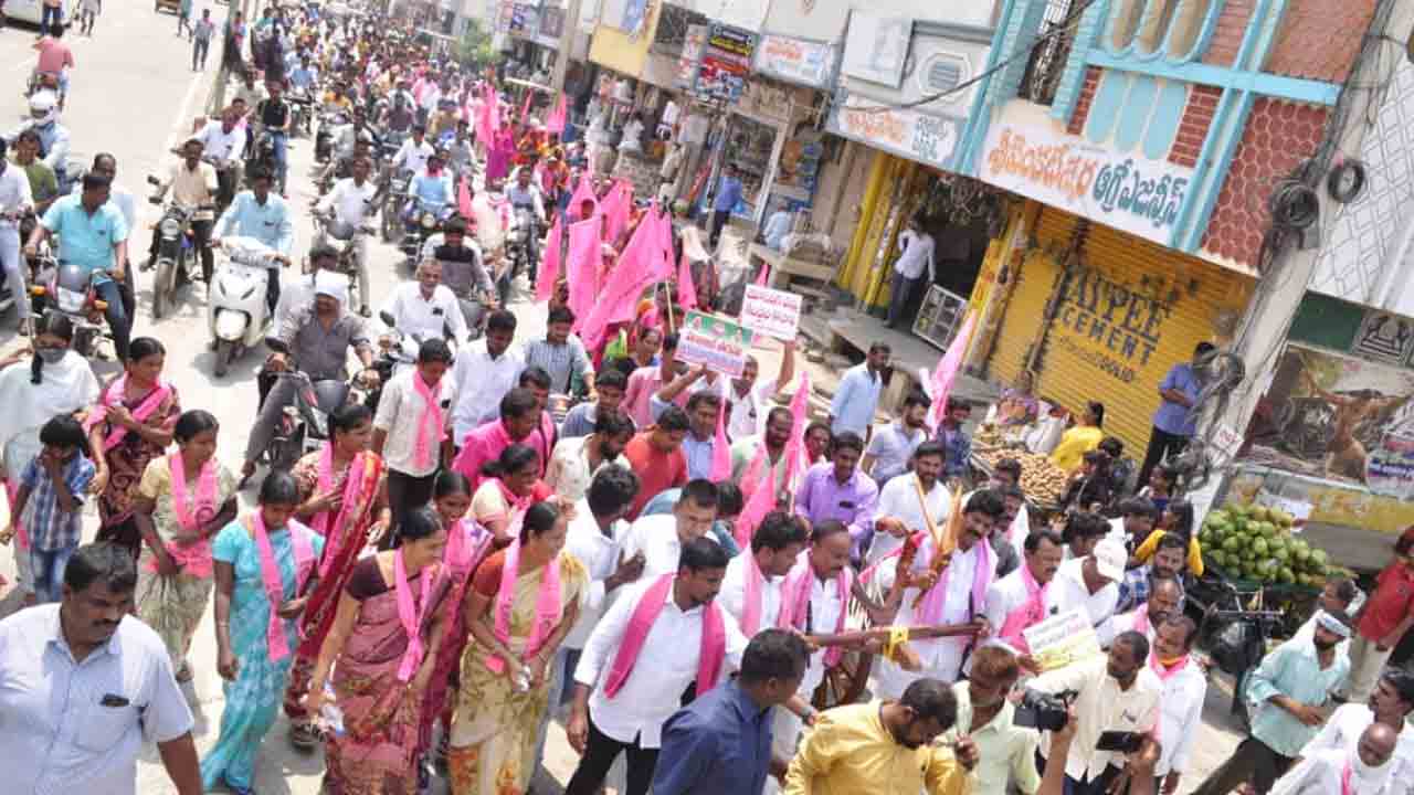 వడ్ల పోరును ఉధృతం చేసిన టీఆర్‌ఎస్‌..రాష్ట్ర వ్యాప్తంగా కొనసాగుతున్న నిరసనలు