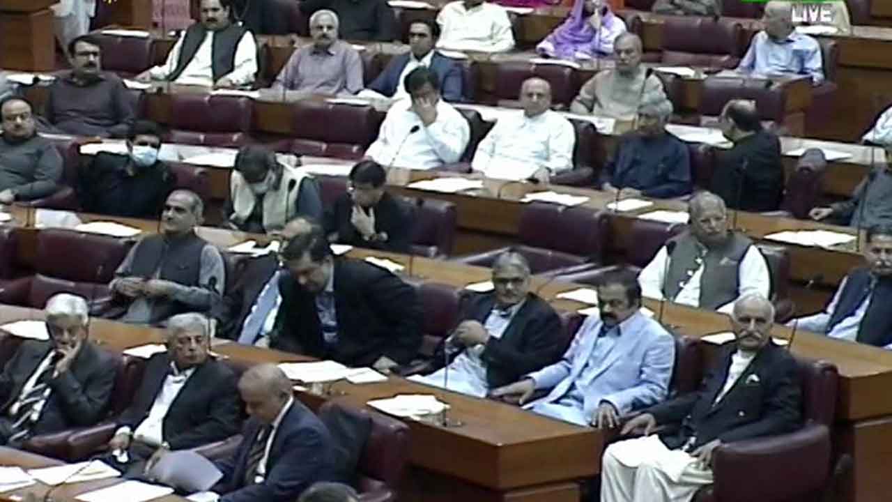 ఇమ్రాన్‌పై అవిశ్వాసం.. పాక్ అసెంబ్లీ వాయిదా