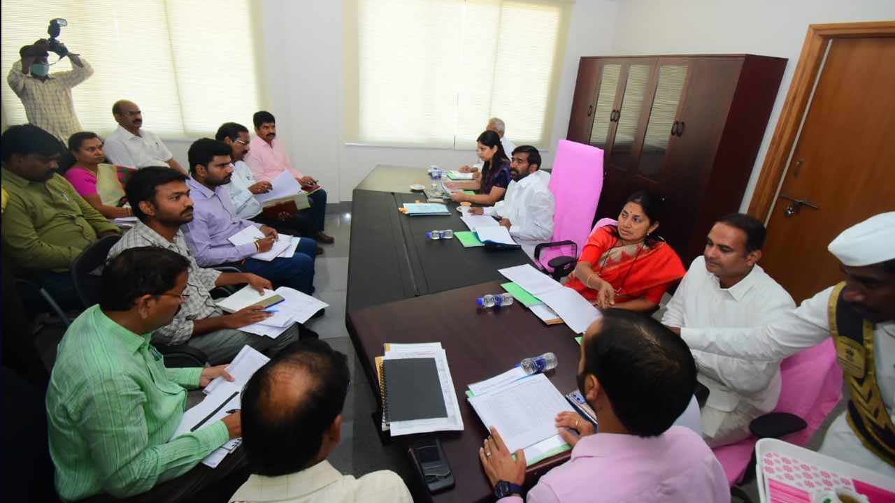 ప‌ట్ట‌ణాలు, గ్రామాల్లో అధికారులు ఆక‌స్మిక త‌నిఖీలు చేయాలి: మంత్రి జ‌గ‌దీశ్‌రెడ్డి