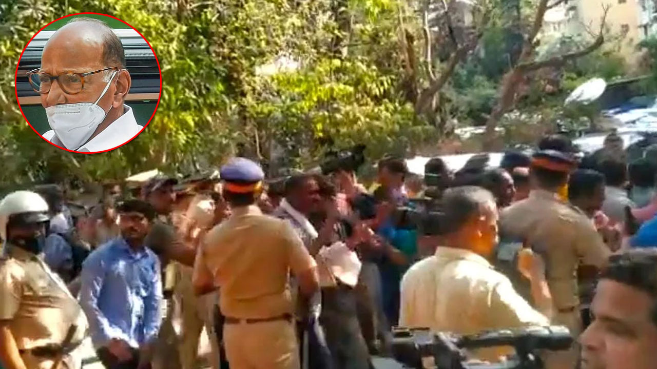 ప‌వార్ ఇంటిపైకి చెప్పులు,షూలు విసిరిన నిర‌స‌న‌కారులు..