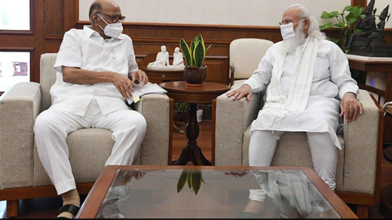 ప్ర‌ధాని మోదీతో భేటీ అయిన ఎన్సీపీ అధినేత శ‌ర‌ద్ ప‌వార్