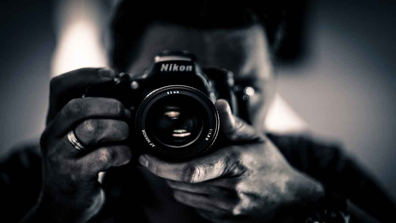 చీకట్లో ఫొటోలు తీయడానికి ఉపయోగించే కిరణాలు?