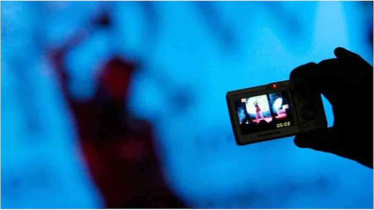 పోర్నోగ్ర‌ఫీపై కోర్స్ : టీచ‌ర్ల‌తో క‌లిసి అశ్లీల సినిమాలు వీక్షించనున్న విద్యార్ధులు!