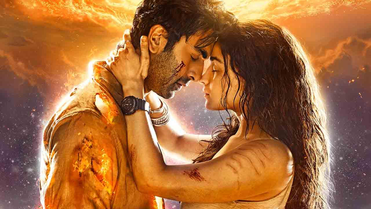 Brahmastra | ‘బ్ర‌హ్మ‌స్త్ర’ పోస్ట‌ర్ విడుద‌ల‌.. ఆక‌ట్టుకుంటున్న ర‌ణ్‌బీర్, ఆలీయా లుక్‌