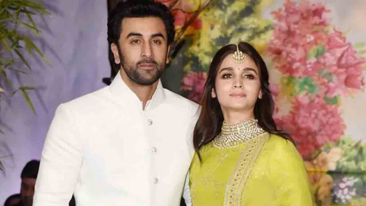 Ranbir-Alia Bhatt | రణ్‌బీర్-ఆలియా బ్యాచ్‌ల‌ర్‌ పార్టీ.. సీక్రెట్ గెస్ట్‌లు వీరే?