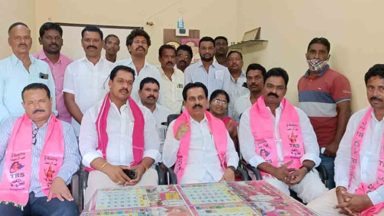 పల్లె పల్లెన గులాబీ జెండా ఎగురవేయాలి : ఎమ్మెల్యే రవీంద్ర కుమార్‌