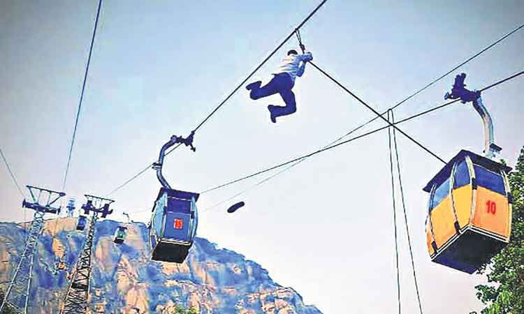 దేవ్‌గఢ్‌ జిల్లాలో ఘోర ప్రమాదం