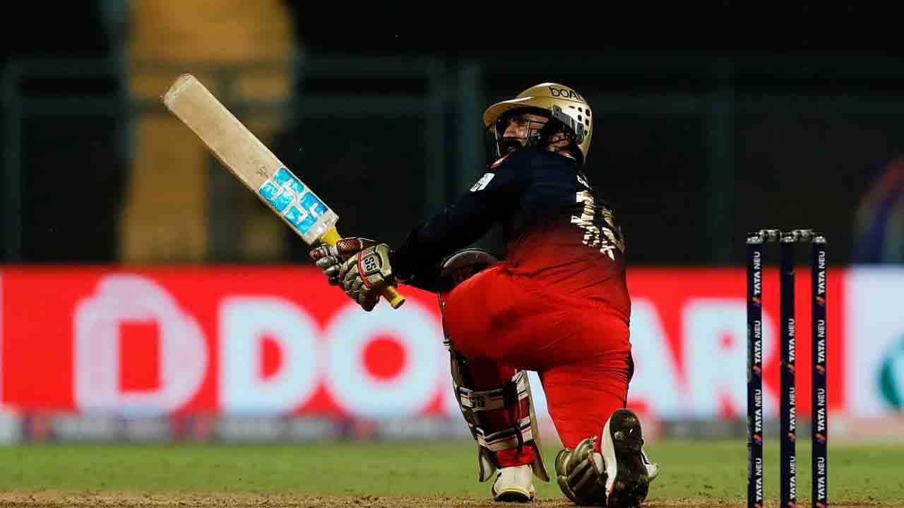 RR vs RCB | ఆరో వికెట్ కోల్పోయిన ఆర్సీబీ.. క్రీజులో కార్తీక్