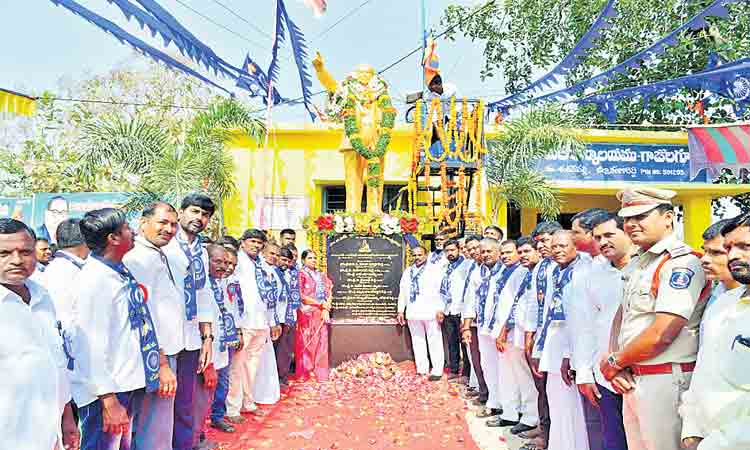 అంబేద్కర్‌ జీవితం ఆదర్శనీయం