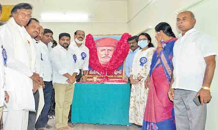 అందరికీ ఆదర్శప్రాయుడు జ్యోతిబాఫూలే
