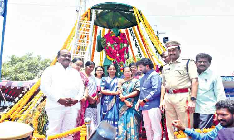 ఉన్నత విద్యతోనే ఉన్నత స్థాయికి ..