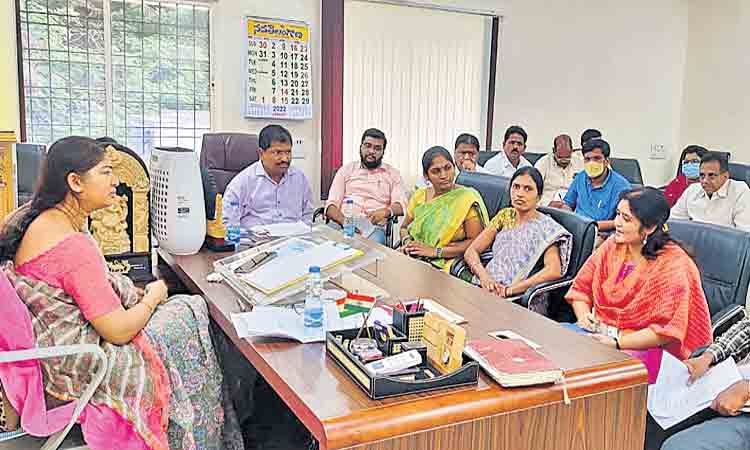 పల్లెల అభివృద్ధికి ప్రాధాన్యత