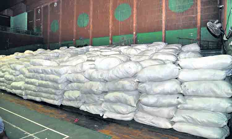 రంజాన్‌ కానుకలు వచ్చినయ్