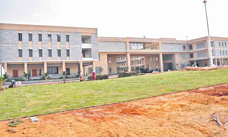 సకల హంగుల సమీకృతం