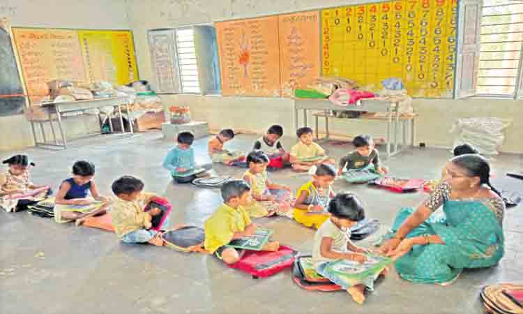 అంగన్వాడీ కేంద్రాల్లో ప్రత్యేక కార్యక్రమాలు