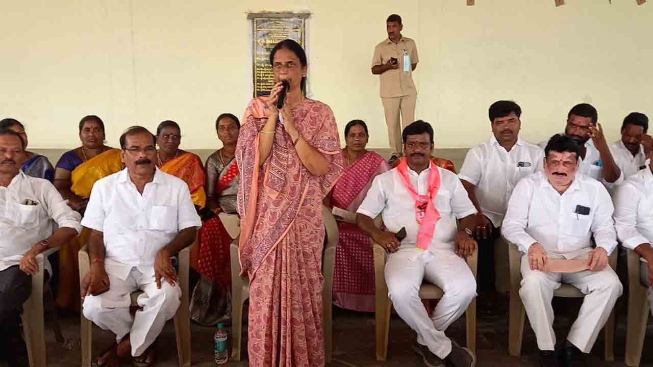 బండి సంజయ్‌ ప్రజా సంగ్రామ యాత్ర హాస్యాస్పదం : మంత్రి సబితా ఇంద్రారెడ్డి