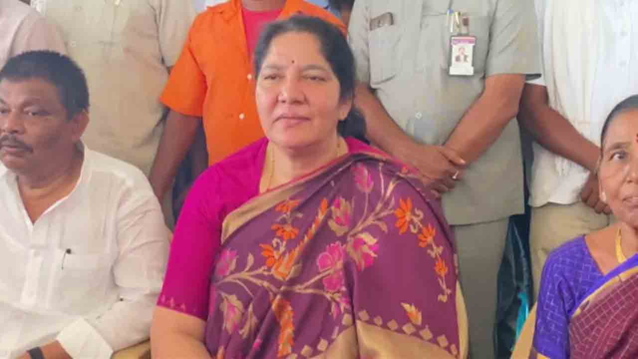 మీకు ఏ మాత్రం పౌరుషం ఉన్నా కేంద్రంపై కొట్లాడండి..బీజేపీపై మంత్రి సత్యవతి రాథోడ్‌ ఫైర్‌