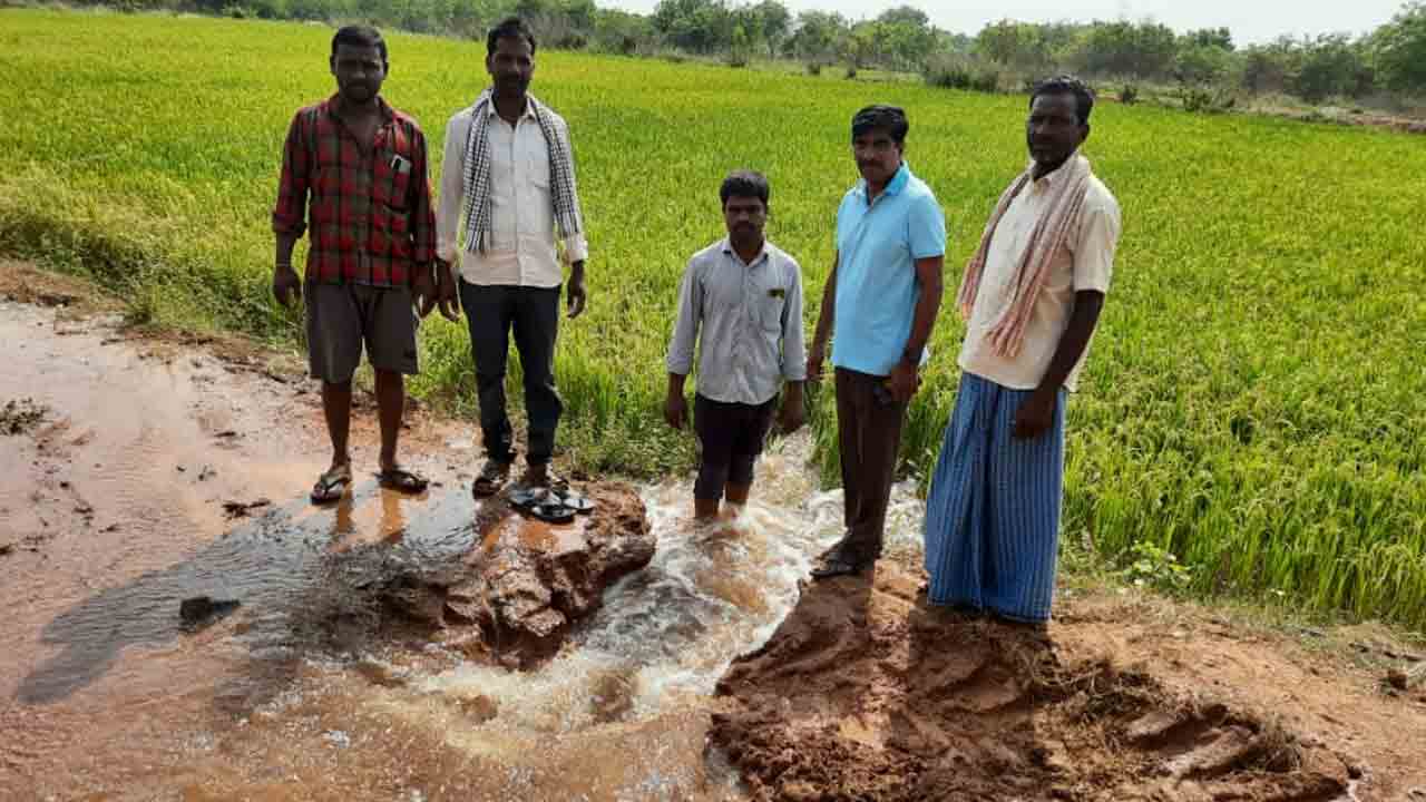 Godavari water | ధూళిమిట్టను ముద్దాడిన గోదావరి జలాలు