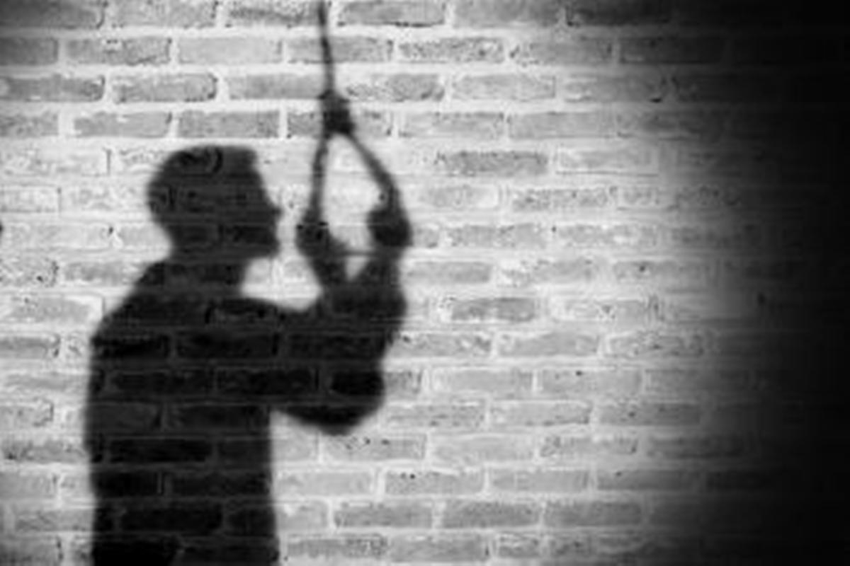 Committed suicide | ఉరేసుకొని క్యాబ్ డ్రైవర్ ఆత్మహత్య
