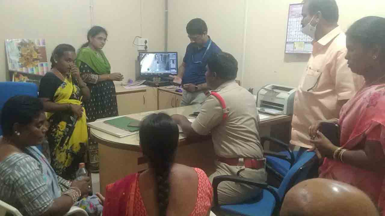 Crime news | జిన్నారం ఏపీజీవీబీ ఆవరణలో పట్టపగలే దోపిడీ..