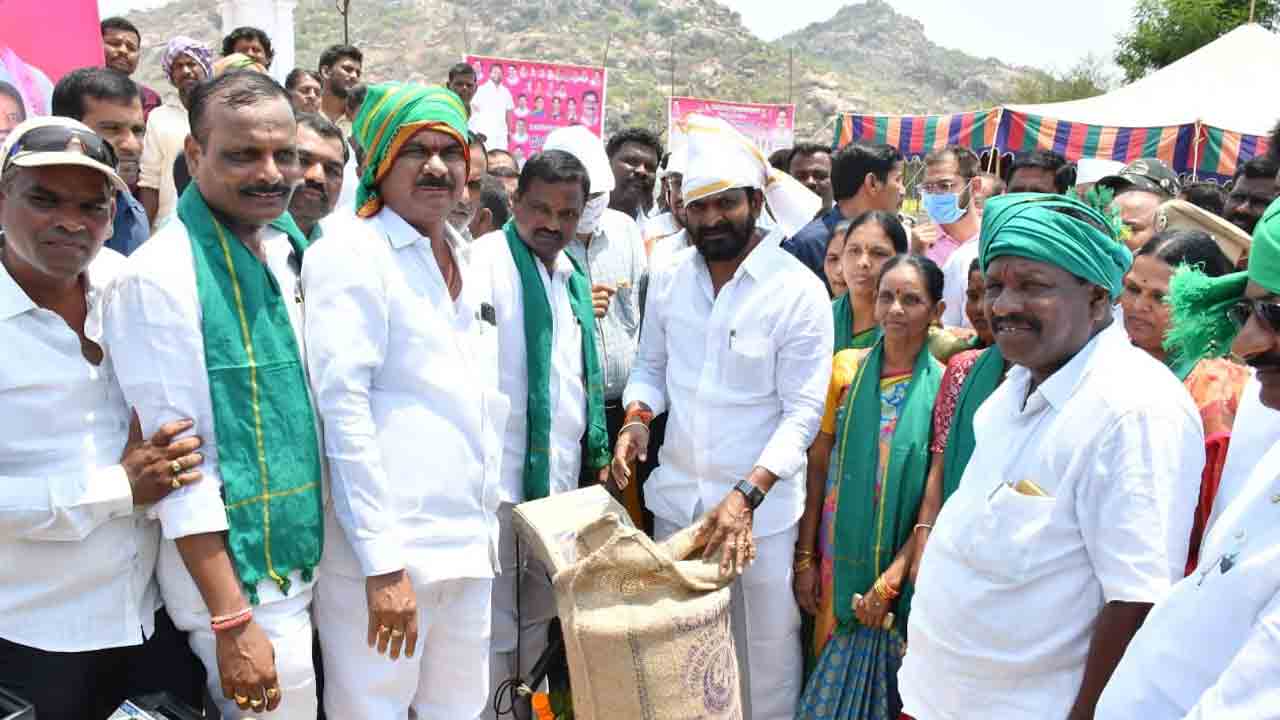 వాళ్లు చేతులెత్తేస్తే..సీఎం కేసీఆర్‌ అక్కున చేర్చుకున్నారు : మంత్రి శ్రీనివాస్‌ గౌడ్‌