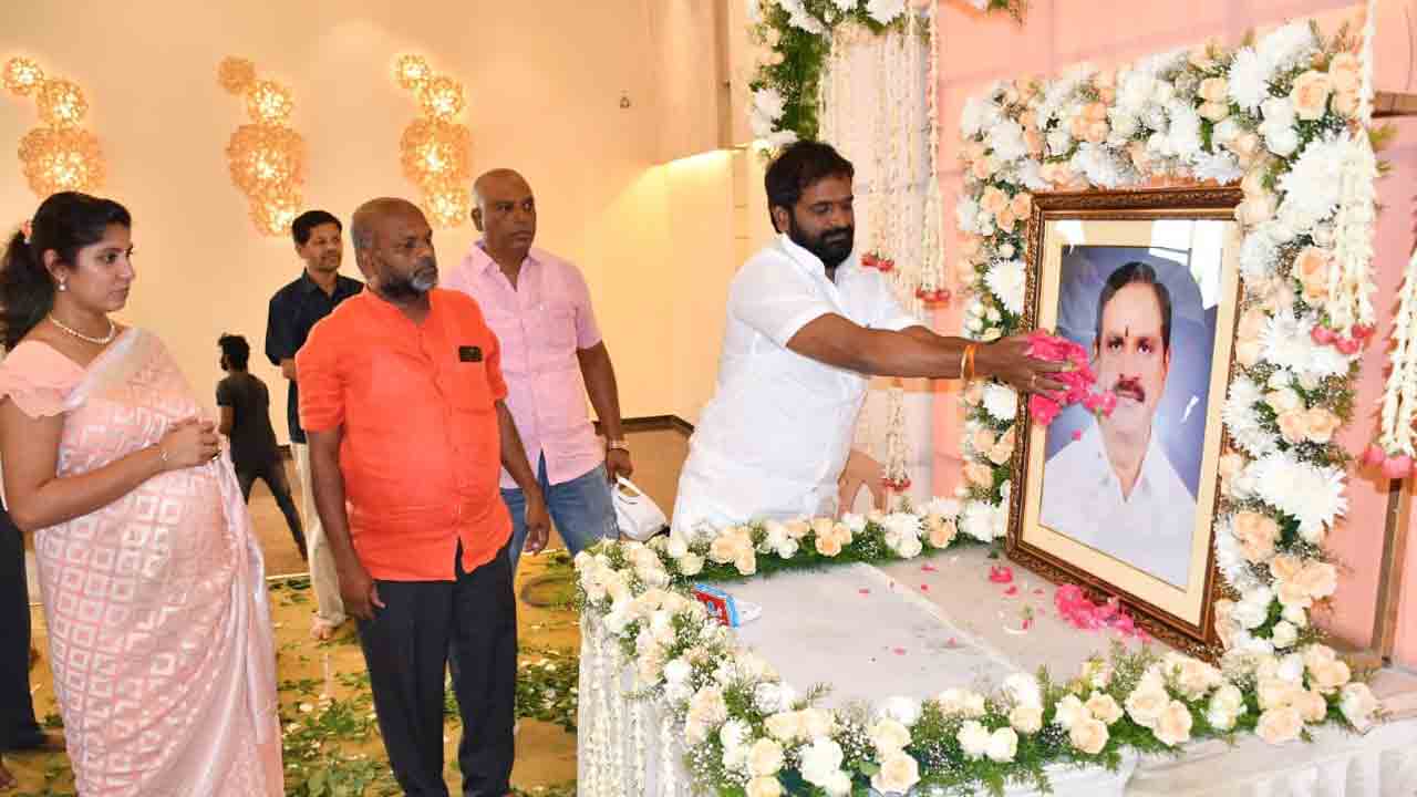 వంగా శరత్ బాబుకు నివాళులు అర్పించిన మంత్రులు కేటీఆర్‌, శ్రీనివాస్‌ గౌడ్‌