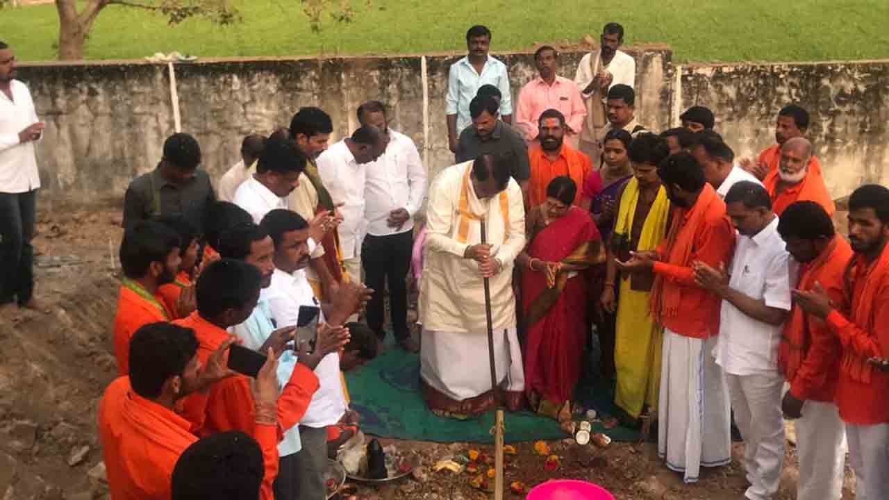 రామాలయ నిర్మాణానికి భూమిపూజ చేసిన స్పీకర్ పోచారం