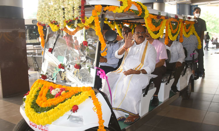 ఎంజీబీఎస్‌లో ఎలక్ట్రిక్‌ బగ్గీ