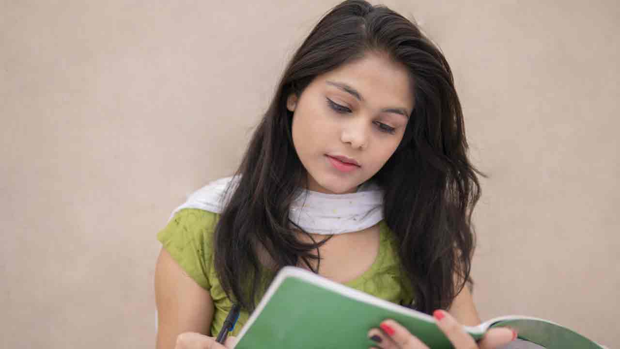 పోటీ ప‌రీక్ష‌ల‌కు ఎలా ప్రిపేర్ అవ్వాలో తెలియ‌క క‌న్ఫ్యూజ్ అవుతున్నారా! ఈ టిప్స్ ఫాలో అవ్వండి.. జాబ్ కొట్టండి