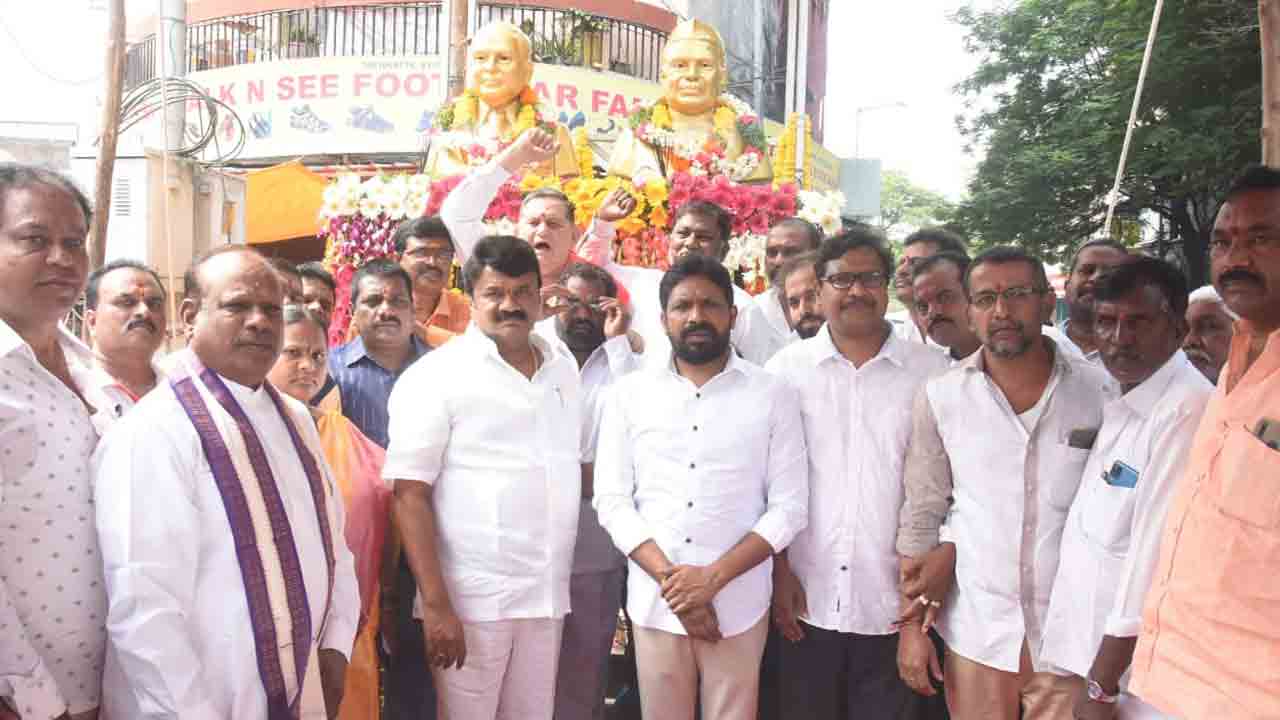 వారి జీవితాలు భావి తరాలకు ఆదర్శం : మంత్రి తలసాని