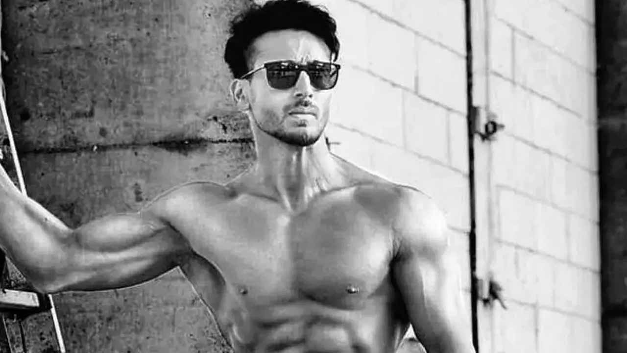 టైగ‌ర్‌ ష్రాఫ్ కెటిల్‌బెల్ వ‌ర్కౌట్..వీడియో వైర‌ల్‌!!