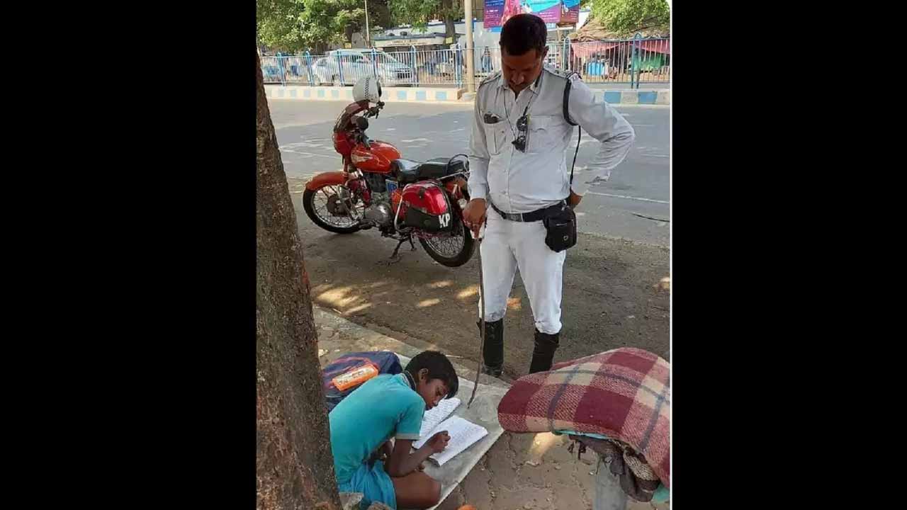 Viral photo: నెటిజ‌న్ల మ‌న‌సు గెలుచుకున్న ట్రాఫిక్ పోలీస్‌.. ఏం చేశాడంటే?