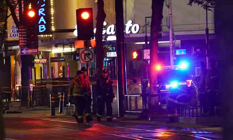 కాల్పులతో దద్దరిల్లిన అమెరికా 9 మంది మృతి