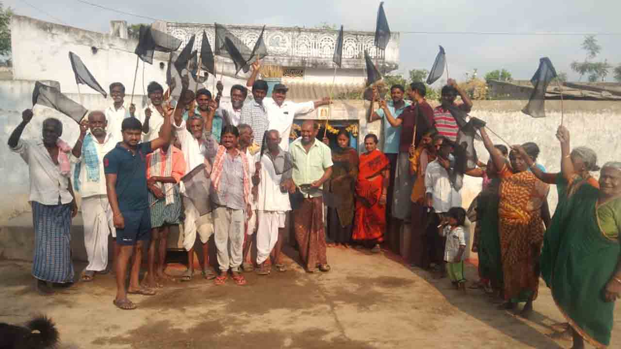 Black flag | తెలంగాణ అంతటా ఎగసిన నల్లజెండాలు..కేంద్రంపై టీఆర్‌ఎస్‌ పోరు ఉధృతం