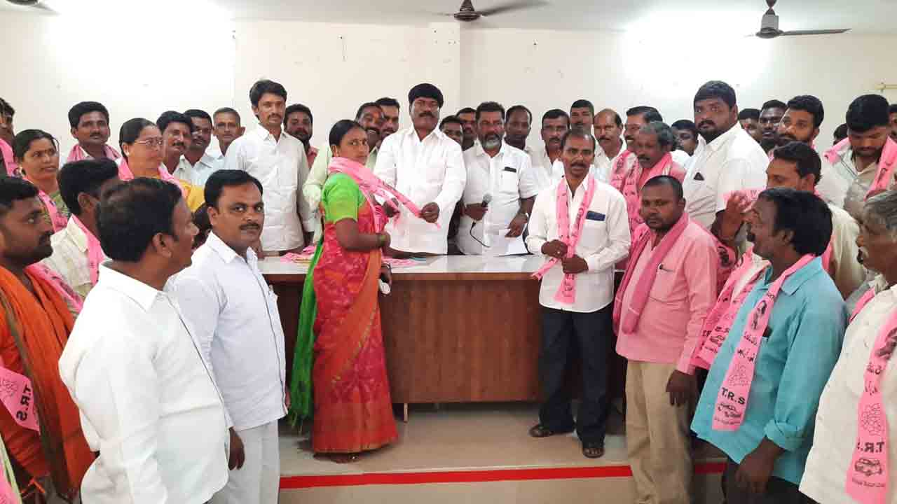 Warangal | టీఆర్ఎస్‌లో చేరిన కోనాపురం సర్పంచ్, వార్డు మెంబర్లు