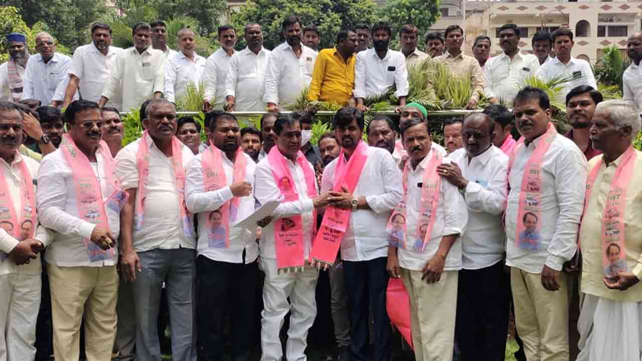 అభివృద్ధికి ఆకర్షితులయ్యే టీఆర్‌ఎస్‌లో చేరికలు : ఎమ్మెల్యే అంజయ్య యాదవ్‌