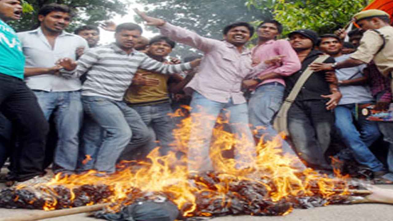 అమలుకాని తెలంగాణ రక్షణలు