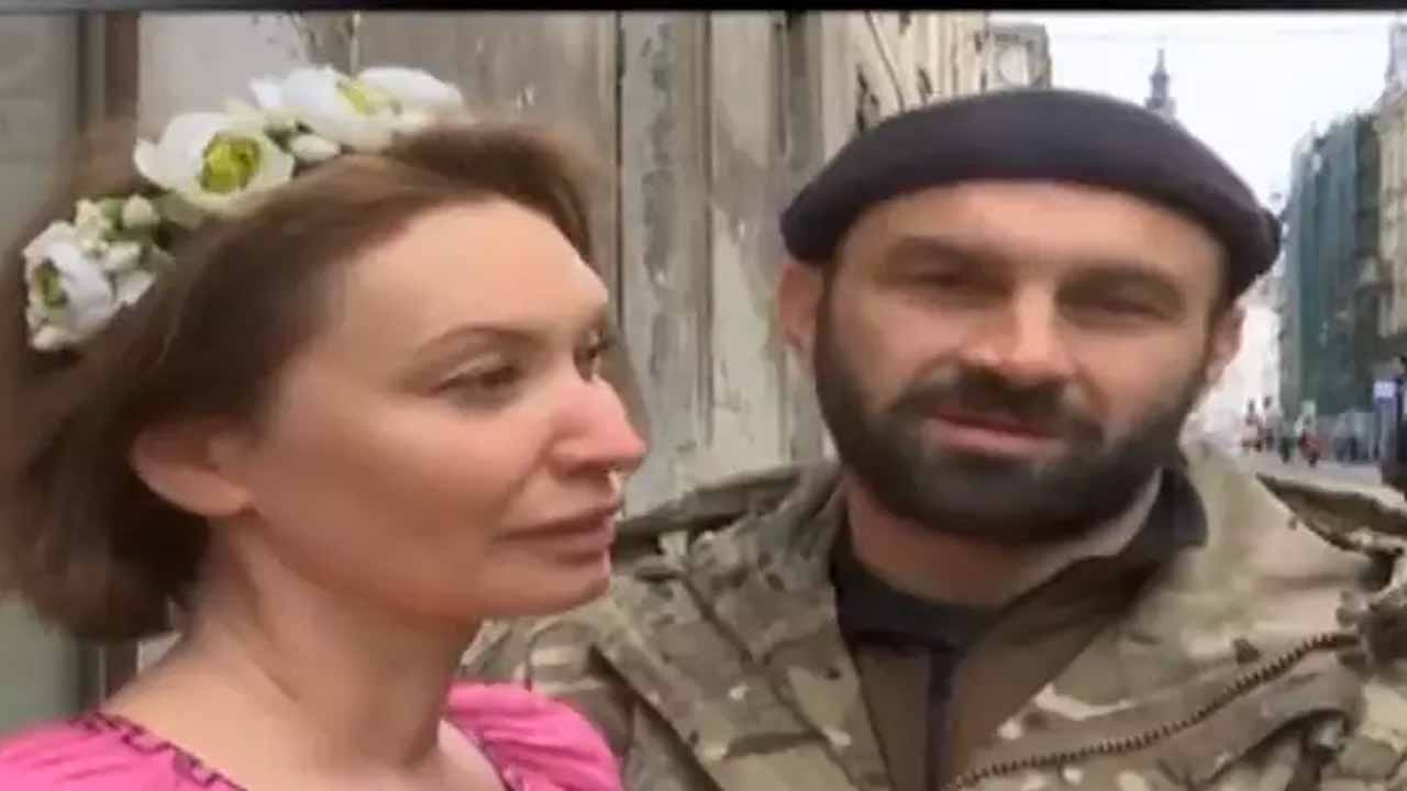 ఇది ప్రేమ విజ‌యం.. యుద్ధంలో విడిపోయి..యుద్ధంలోనే క‌లిసి..!!